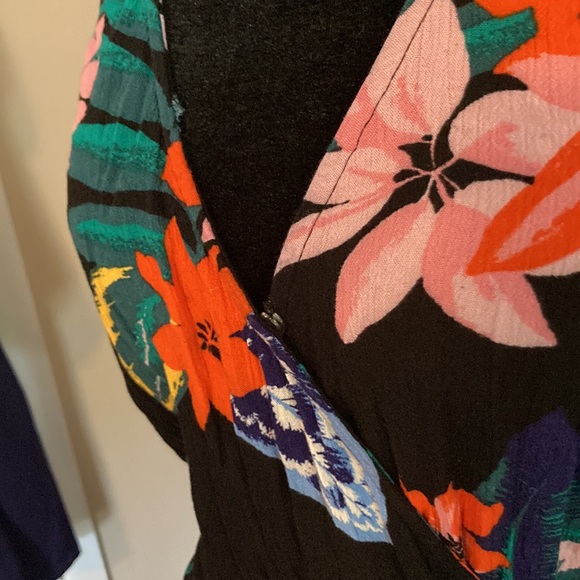 Tropical wrap dress - Picture 6 of 7